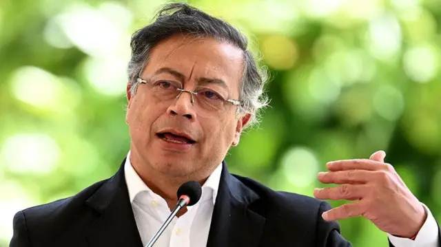 Petro fija posición sobre el flujo de migrantes venezolanos hacia el norte.