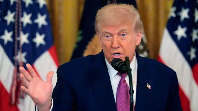 Donald Trump declara en el Despacho Oval sobre los misiles en Irán y la amenaza de guerra nuclear
