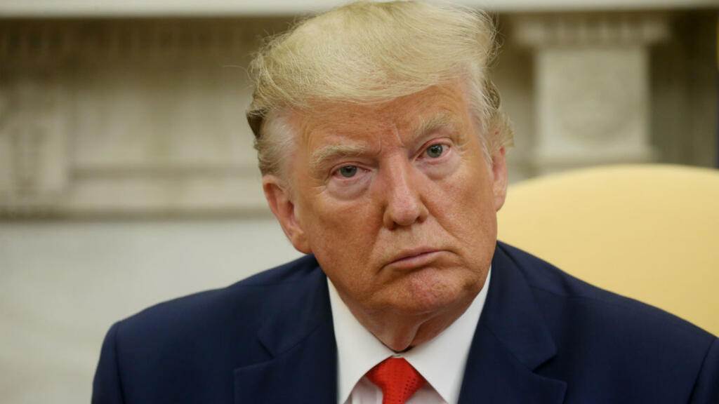 Presidente Donald Trump durante alocución sobre la política exterior hacia Cuba en el Despacho Oval