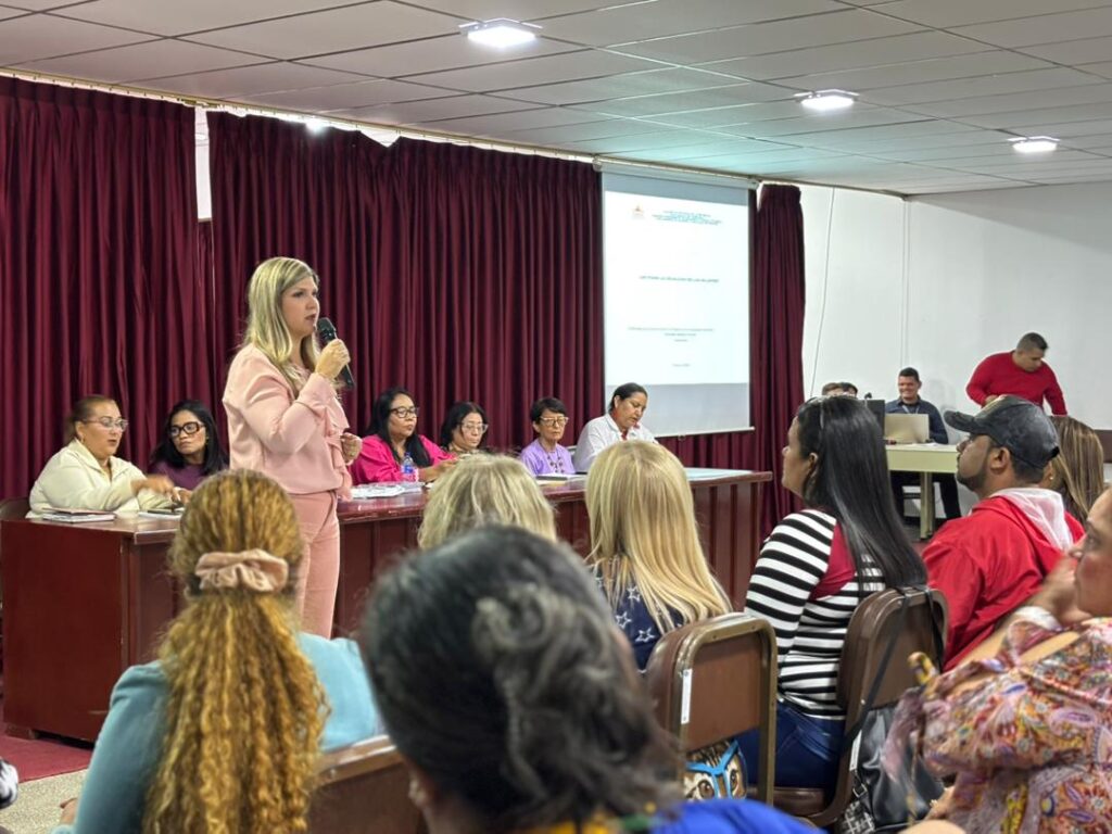 Roselyn López de Caldera en la consulta pública de la Ley Orgánica para la Igualdad de las Mujeres en el Zulia.