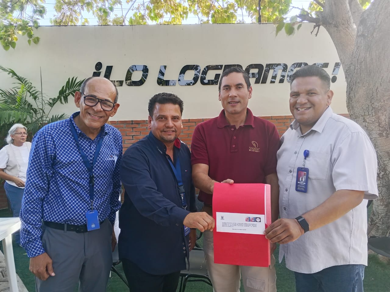 Firma de convenio entre la Alcaldía de Maracaibo y Academia Logros para capacitación técnica de jóvenes.