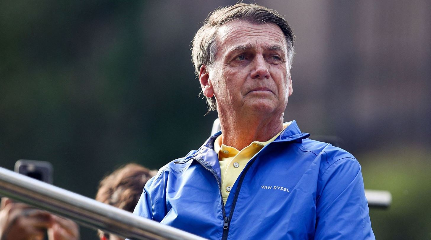 Jair Bolsonaro salió de cuidados intensivos tras neumonía, según su esposa