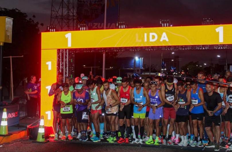 Corredores en la meta de la Vereda del Lago durante los 10K de Cobeca