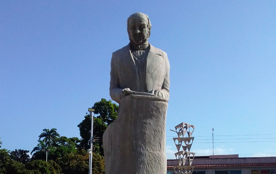 Estatua de Simón Rodríguez en la ciudad venezolana de Barcelona.