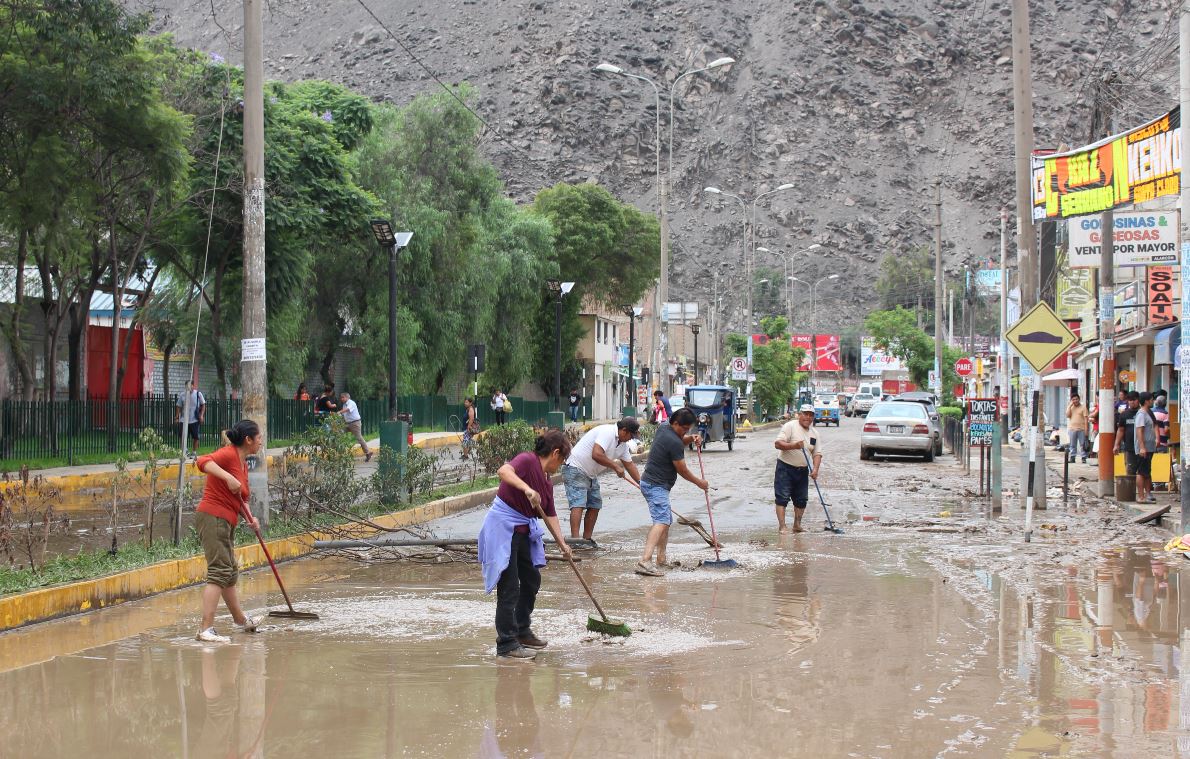 Intensas lluvias llevan a Perú a decretar emergencia en gran parte del país