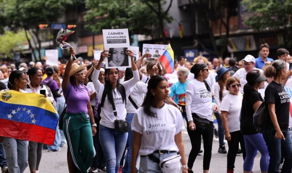 Cientos de mujeres marcharon en Caracas este 8M