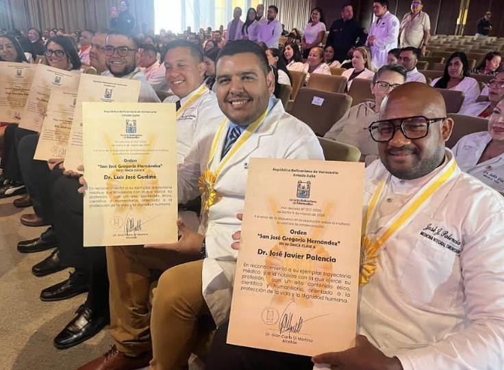 Acto de entrega de la orden Dr. San José Gregorio Hernández por el Alcalde de Maracaibo