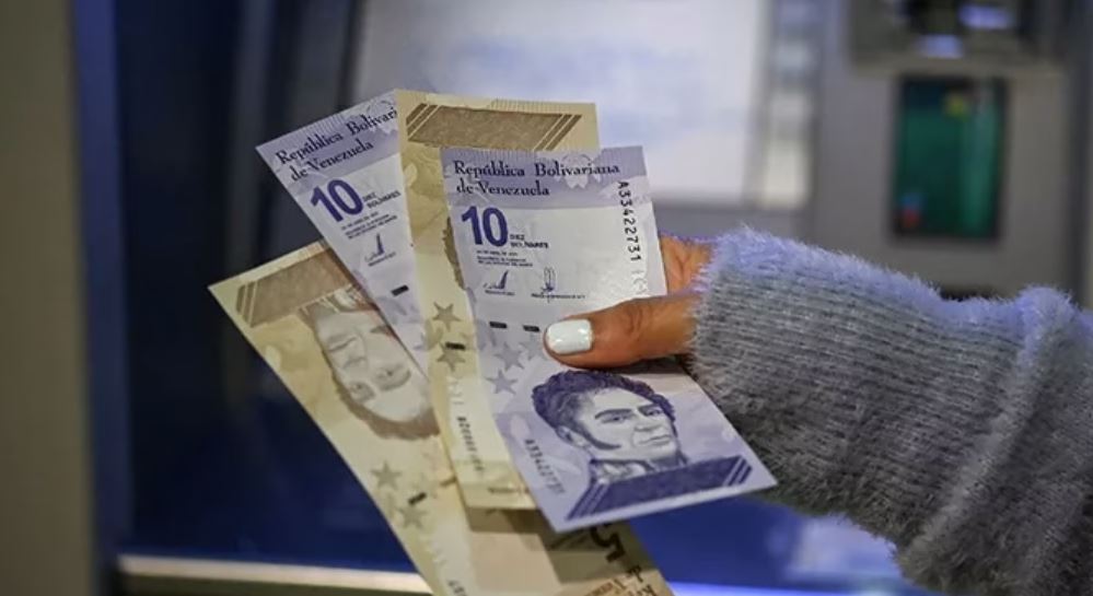Pensionados reciben pago de abril del IVSS este viernes