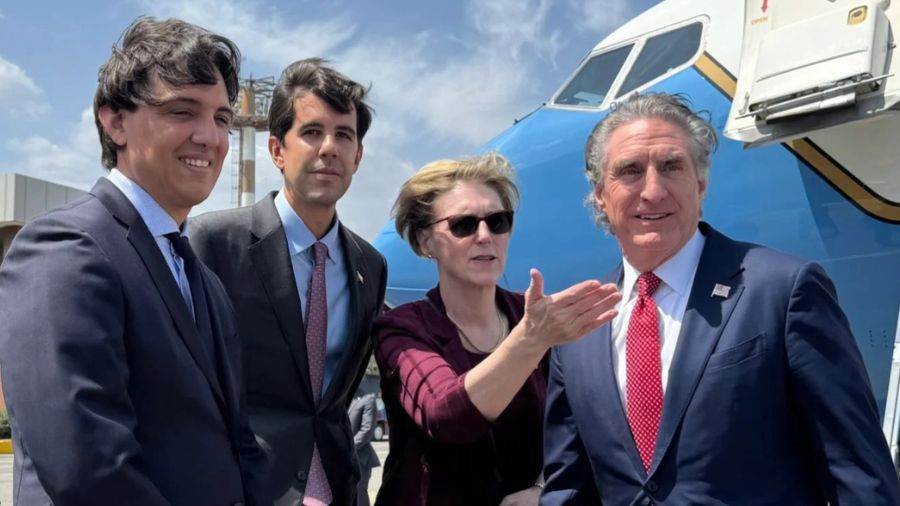 Recibimiento del secretario de Interior de EE. UU., Doug Burgum, en Venezuela