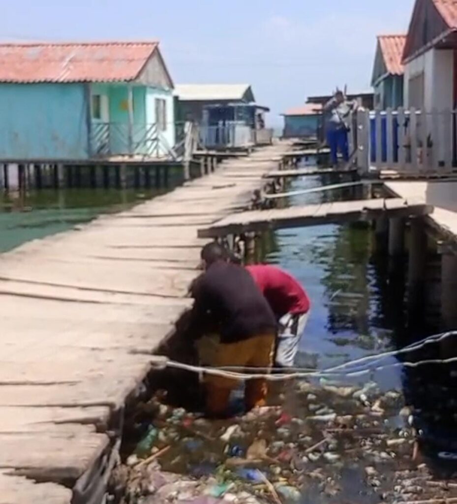 Rehabilitación de caminerías y pilotes de madera en la comunidad palafítica de Santa Rosa de Agua, Maracaibo.