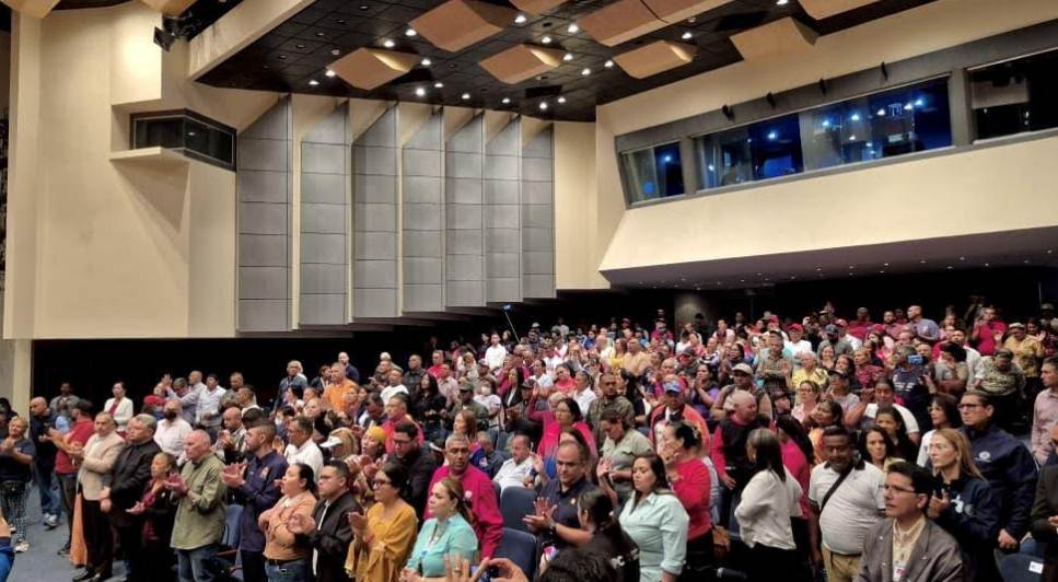 Gobernador Luis Caldera y alcalde Giancarlo Di Martino en acto de oración por Nicolás Maduro en Maracaibo