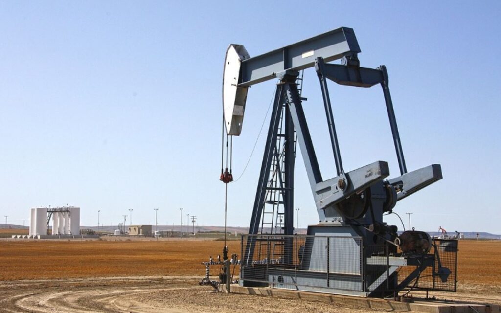 Gobierno y petrolera estatal discuten planes para potenciar la energía