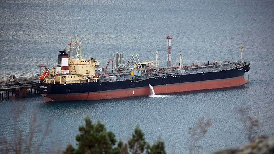 Petrolero ruso Anatoli Kolodkin atracado en el puerto de Matanzas, Cuba