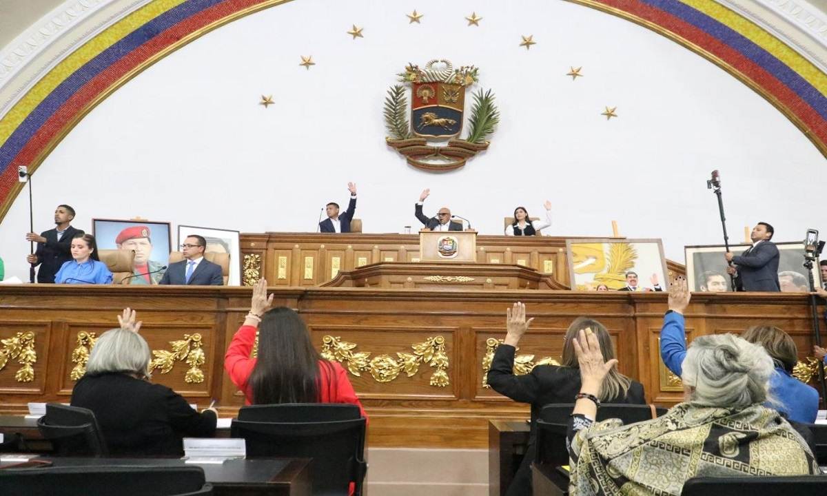 Jorge Rodríguez en la Asamblea Nacional de Venezuela discutiendo la Ley de Amnistía