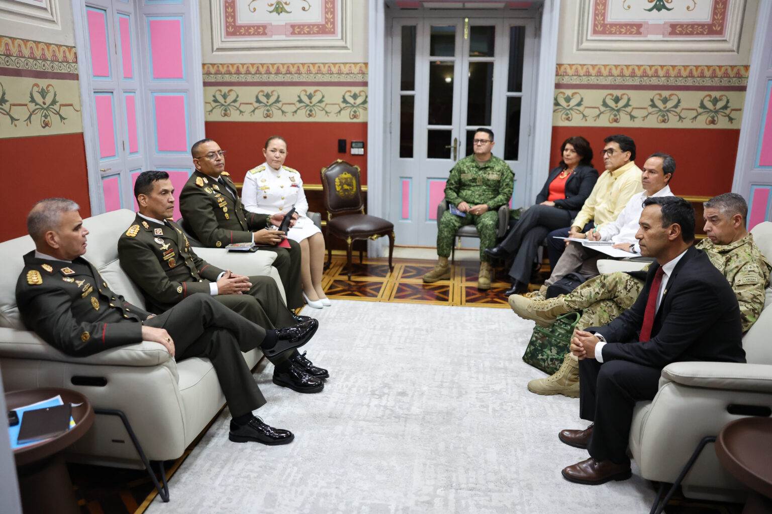 Reunión de ministros de Venezuela y Colombia en el Palacio de Miraflores