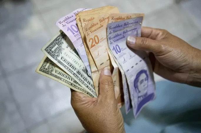 Trabajadores venezolanos exigiendo un salario mínimo justo y digno en 2026