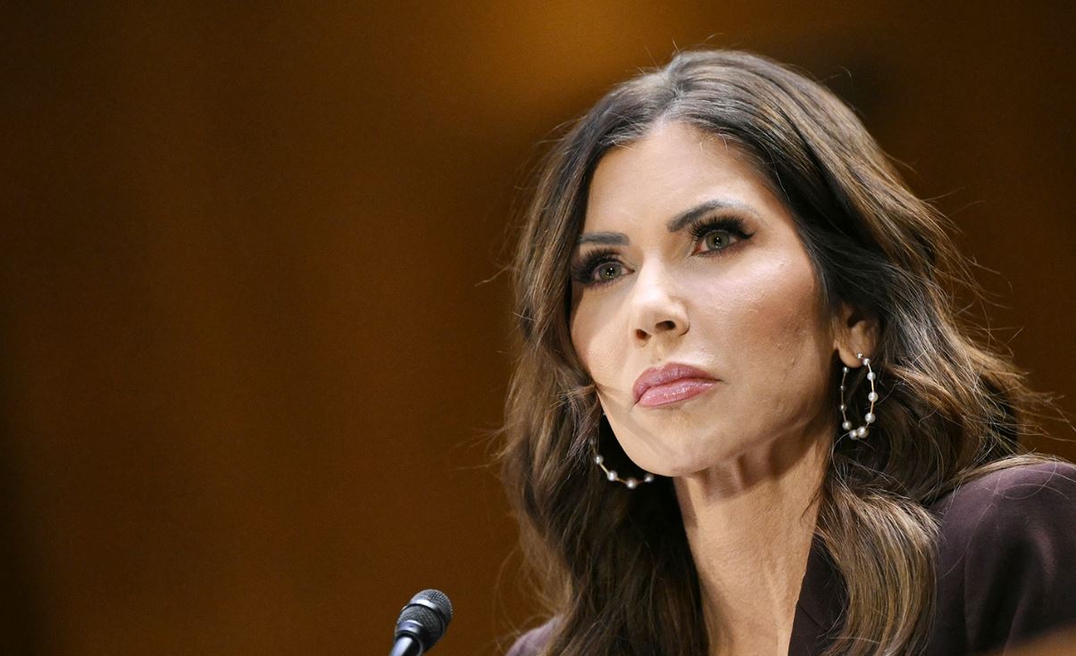 Trump destituye a su Secretaria de Seguridad, Kristi Noem