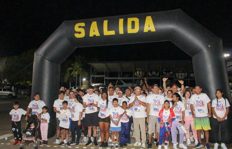 Participantes de la caminata 7K del Club Náutico recorriendo la Vereda del Lago
