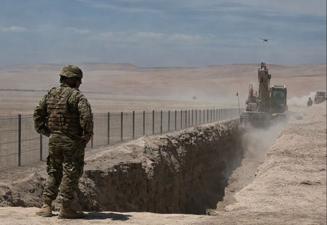 Chile inicia obras con zanjas y muros para frenar migración irregular