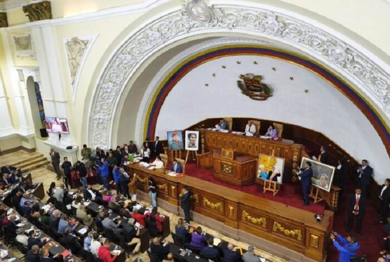 Sesión de la Asamblea Nacional de Venezuela debatiendo la Ley Orgánica de Minas