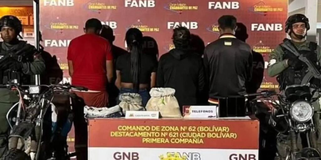 Efectivos de la GNB durante operativo contra la minería ilegal en el estado Bolívar
