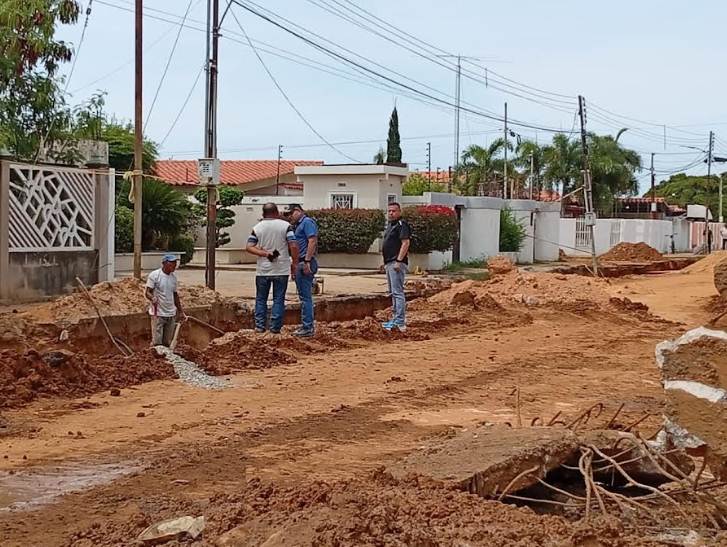 El alcalde Frank Carreño supervisó la instalación de nuevas tuberías de 48 pulgadas en el sector Buena Vista
