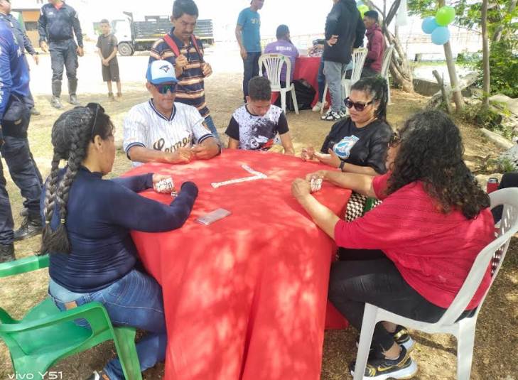 Familias disfrutando de actividades recreativas en el Boulevard Costanero de Cabimas durante Semana Santa