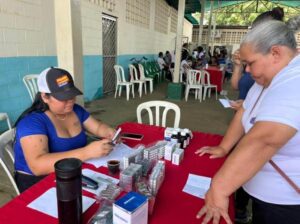 Más de 450 personas de la parroquia Ambrosio en Cabimas recibieron atención médica, medicinas y venta de pescado en jornada