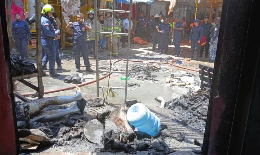 Incendio en el Callejón de los Pobres dejó 15 mesas afectadas en el centro de Maracaibo
