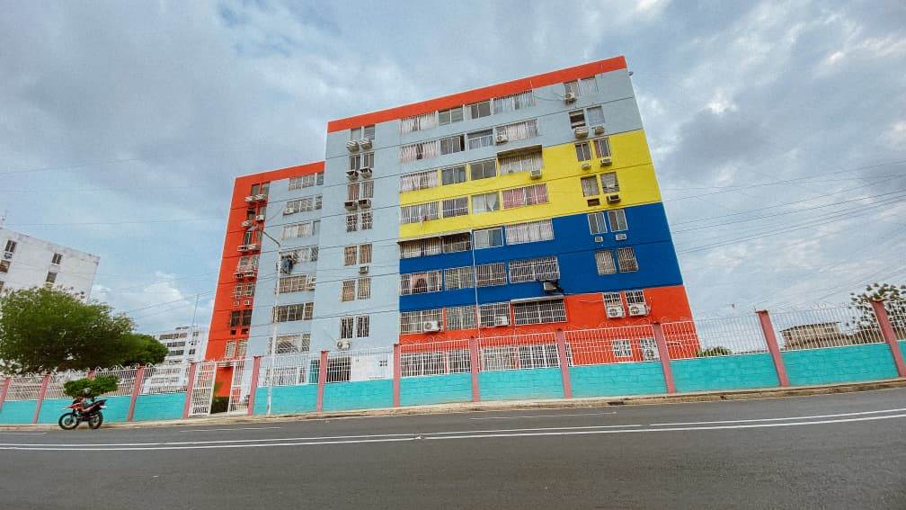 El Gobierno Bolivariano inicia la pintura y rehabilitación de 40 edificios en Ciudad del Sol, San Francisco