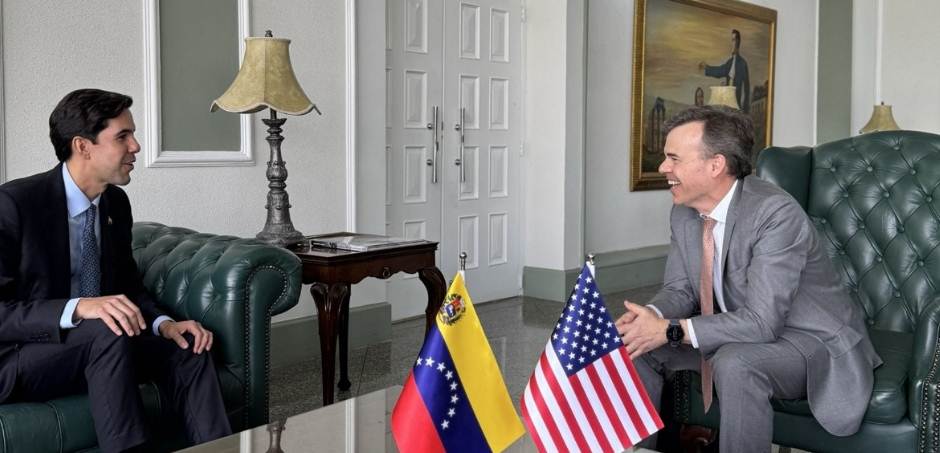 El nuevo encargado de negocios de EE. UU., John Barrett, llega a Caracas para ejecutar el plan de estabilización, recuperación y transición