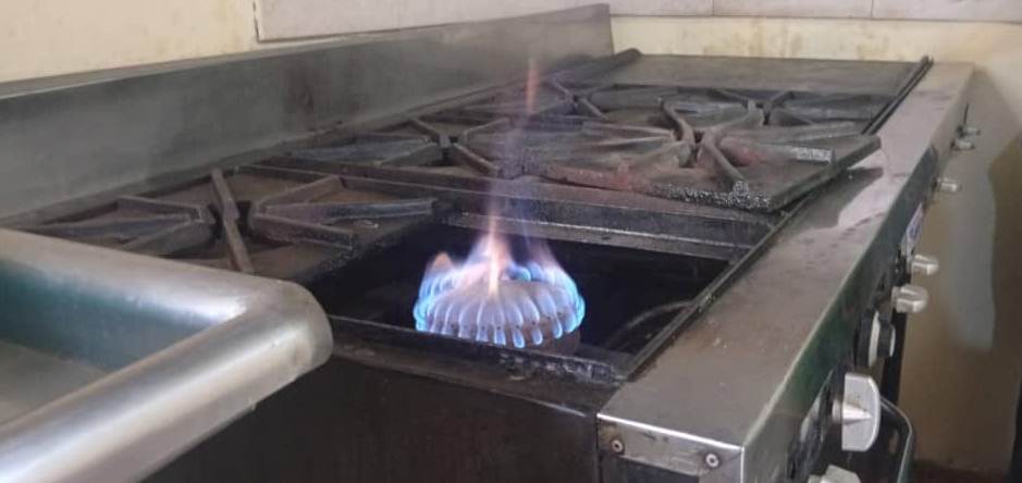 Personal de Ipmgas realiza trabajos de conexión de gas directo en escuelas de San Francisco, Zulia