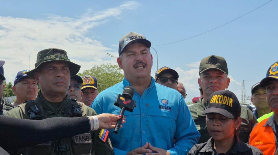 Gobernador Luis Caldera ofreciendo balance de seguridad desde el Puente sobre el Lago de Maracaibo