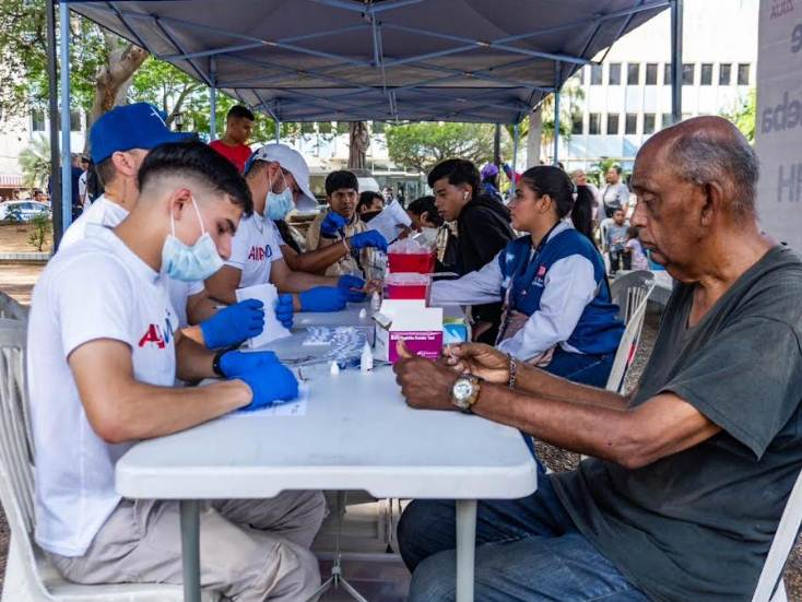 Más de 600 personas recibieron atención médica y bailoterapia en la Plaza Bolívar de Maracaibo