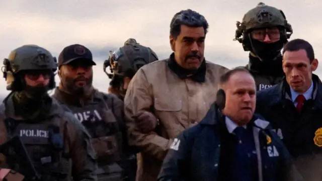 Gannon Van Dyke, sargento de EE. UU., comparece en Manhattan tras ganar 400.000 dólares apostando sobre la captura de Nicolás Maduro