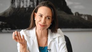 María Corina Machado declarando a los medios de comunicación en Madrid, España