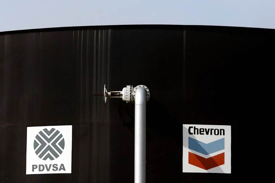 Firma de convenio entre directivos de PDVSA y Chevron Venezuela