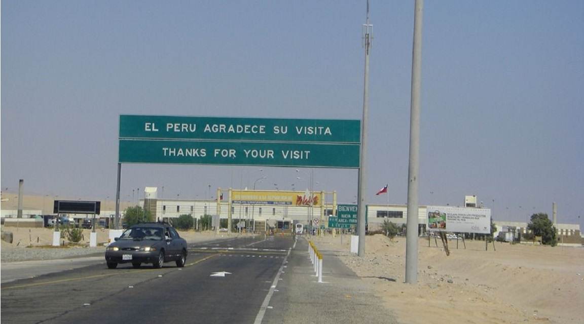 Drones de vigilancia sobrevolando la línea fronteriza entre Perú y Chile en la región de Tacna