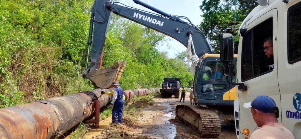 Trabajadores de Hidroven sustituyen tuberías de 42 pulgadas en el embalse Burro Negro, Zulia