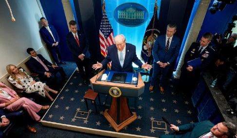 Gobierno de Trump ofrece ayuda para acelerar el paso de buques por el Estrecho de Ormuz
