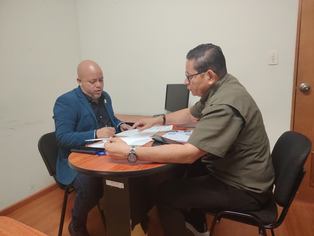 Los legisladores Alberto Hernández y Wilmer Torres debatieron líneas de trabajo sobre el Día del Profesional de la Educación Física en el Zulia