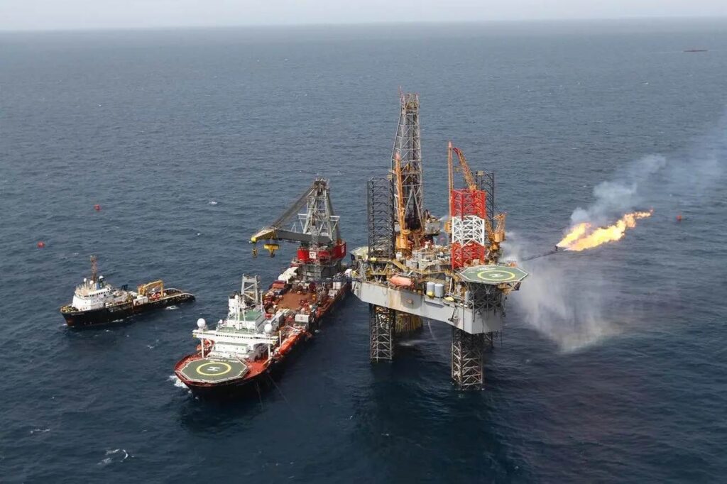 La guerra en Irán saca 13 millones de barriles de petróleo del mercado