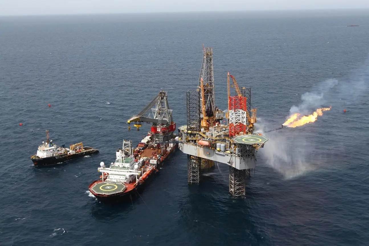 La guerra en Irán saca 13 millones de barriles de petróleo del mercado