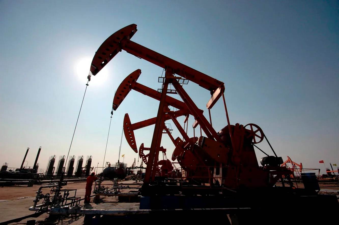 El precio del petróleo Brent supera los 100 dólares por tensiones en el Estrecho de Ormuz
