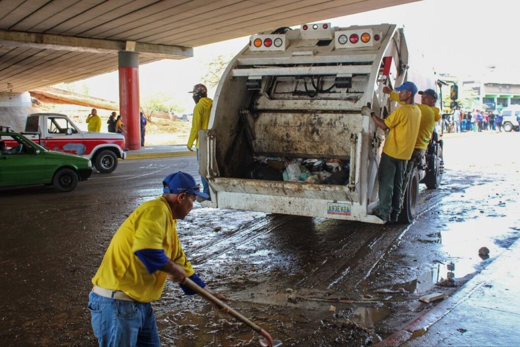 la torrencial lluvia sabatina afectó la actividad comercial y la movilidad en le casco central