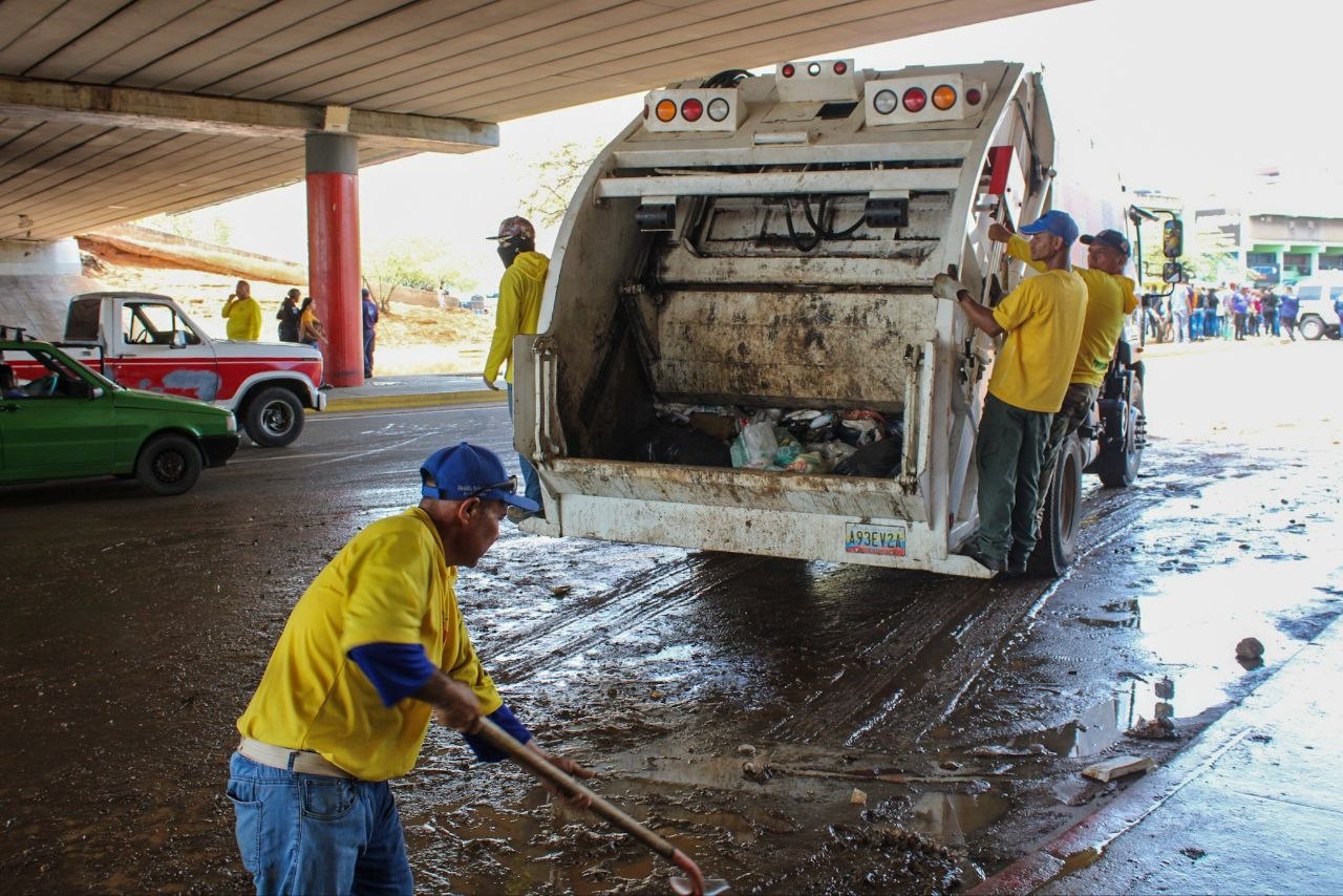 la torrencial lluvia sabatina afectó la actividad comercial y la movilidad en le casco central