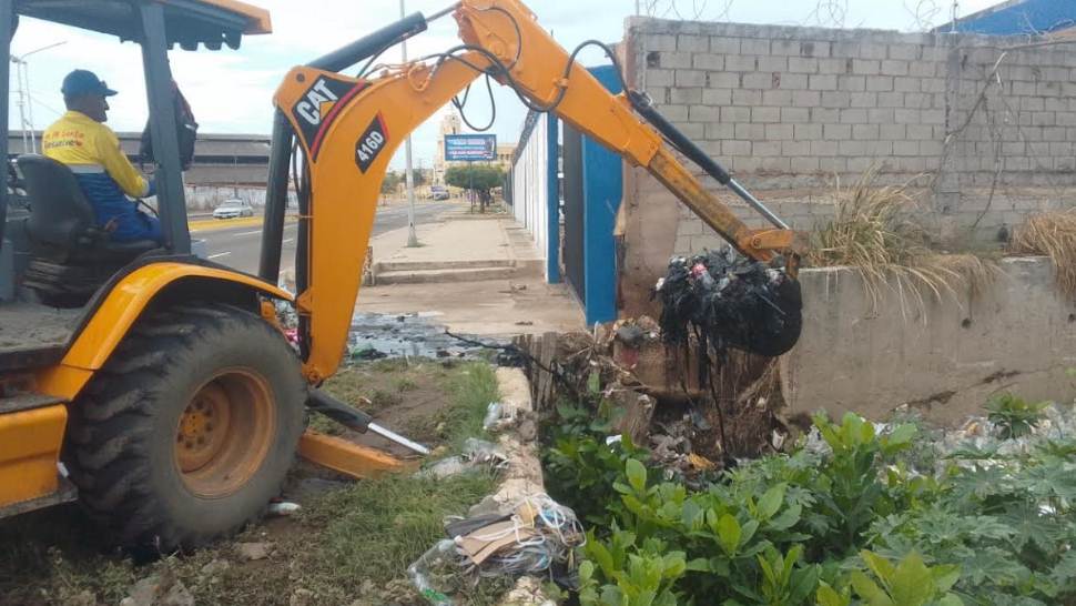 La Alcaldía de Maracaibo sanea 98 cañadas ante las lluvias