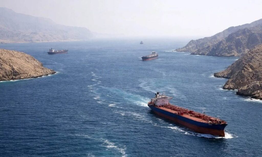 Buques petroleros detenidos en las cercanías del Estrecho de Ormuz por bloqueo iraní