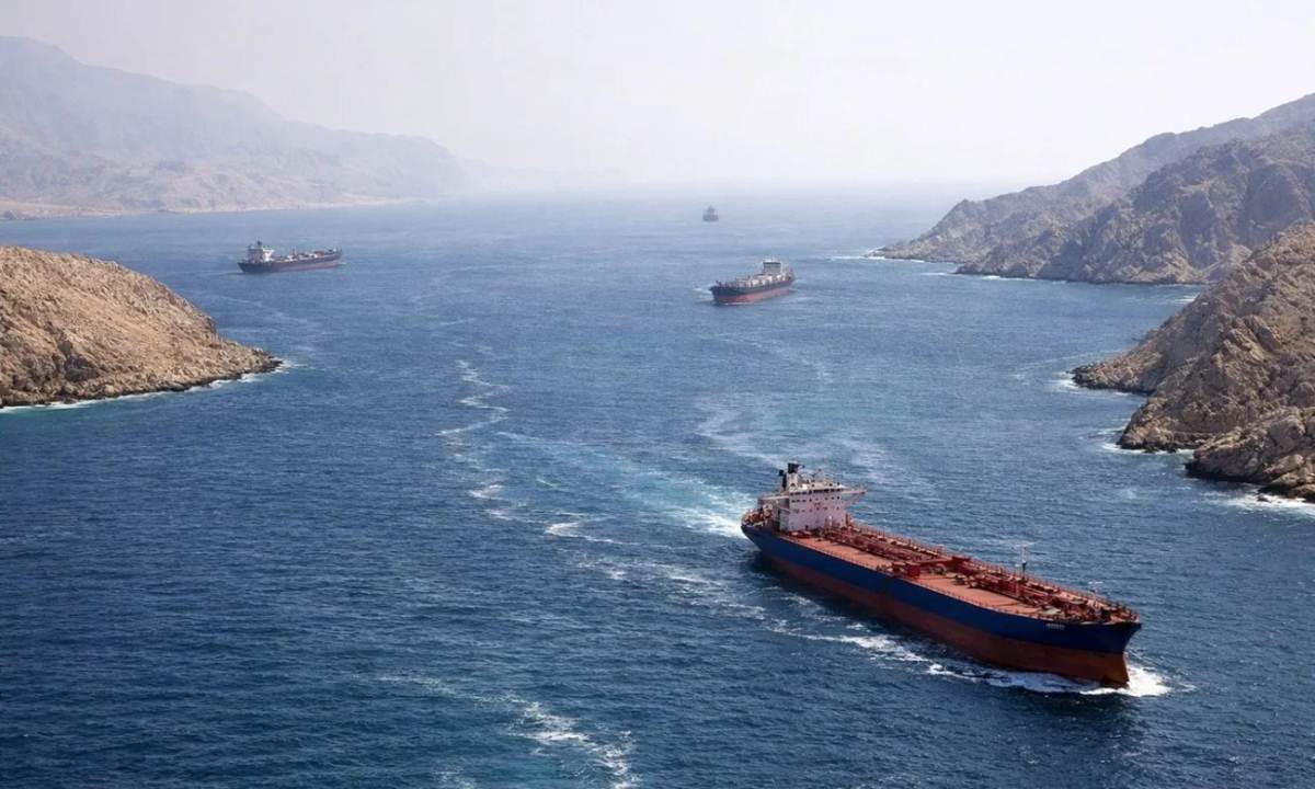 Buques petroleros detenidos en las cercanías del Estrecho de Ormuz por bloqueo iraní