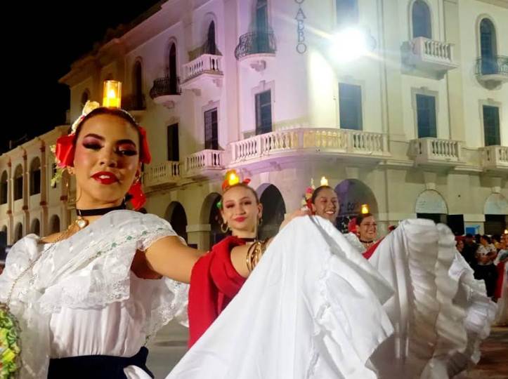 1.500 bailarines tomaron la Plaza Baralt de Maracaibo para celebrar el Día de la Danza
